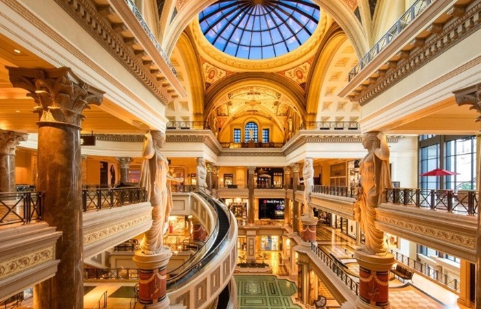 Las Vegas Shopper's Guide To Malls On The Strip 