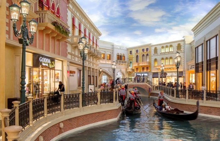10 Malls in Las Vegas For Your Retail Therapy Needs